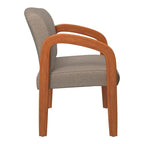 Sedia visitatore imbottita con finitura rovere medio