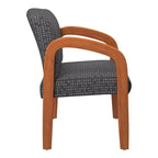 Sedia visitatore imbottita con finitura rovere medio