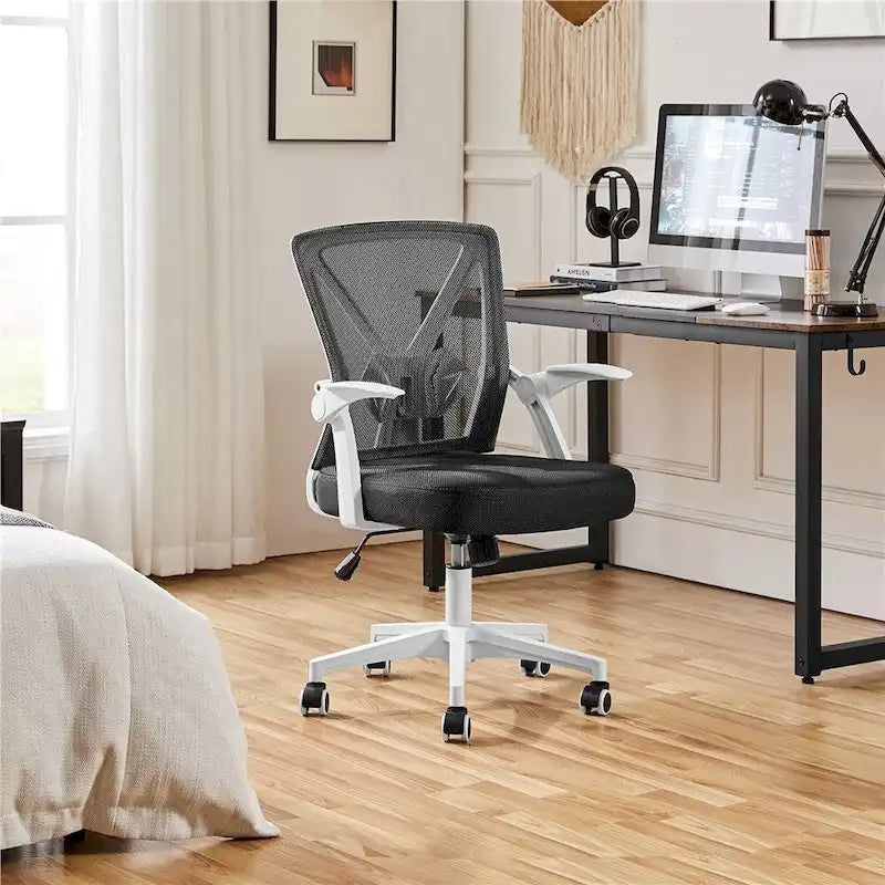 Sedia da ufficio ergonomica in rete con braccioli ribaltabili
