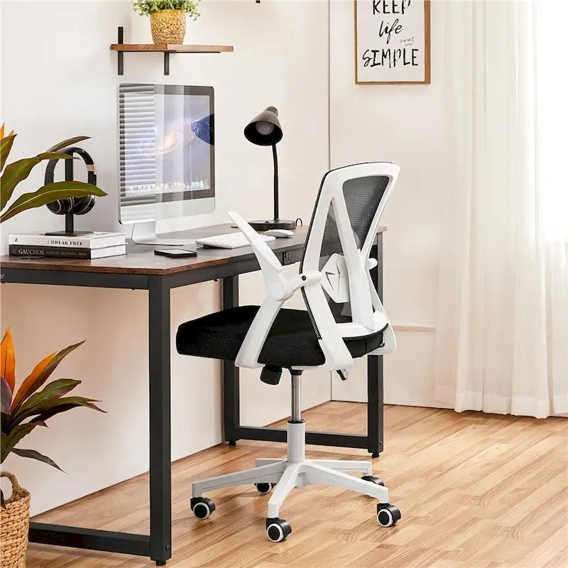 Sedia da ufficio ergonomica in rete con braccioli ribaltabili